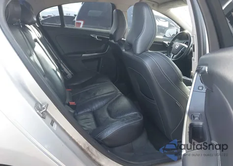 2014 Volvo S60 T5/T5 Platinum/T5 Premier/T5 Premier Plus z USA, uszkodzony, nr VIN YV1612FS2E1284271